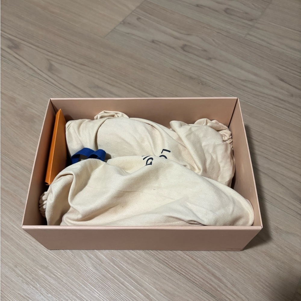 Louis Vuitton Orange Box with Beige Dust Bag - Picture 5 of 5